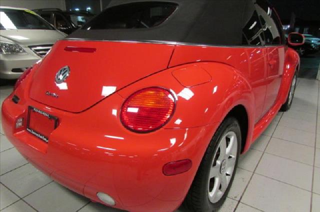 2005 Volkswagen New Beetle FWD 4dr Sport