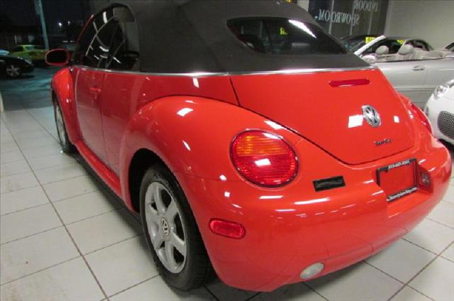 2005 Volkswagen New Beetle FWD 4dr Sport