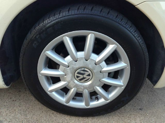 2005 Volkswagen New Beetle 2500 Extended Cab 4WD SLT