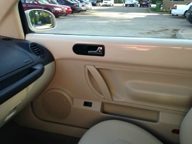 2005 Volkswagen New Beetle 2500 Extended Cab 4WD SLT