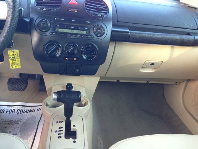 2005 Volkswagen New Beetle 2500 Extended Cab 4WD SLT