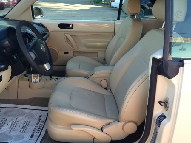 2005 Volkswagen New Beetle 2500 Extended Cab 4WD SLT