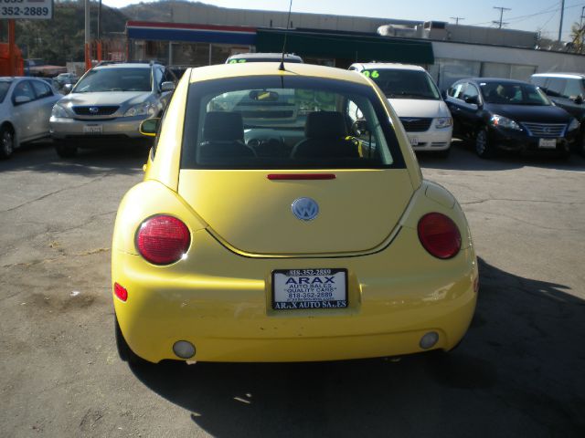 2005 Volkswagen New Beetle 143.5 LTZ