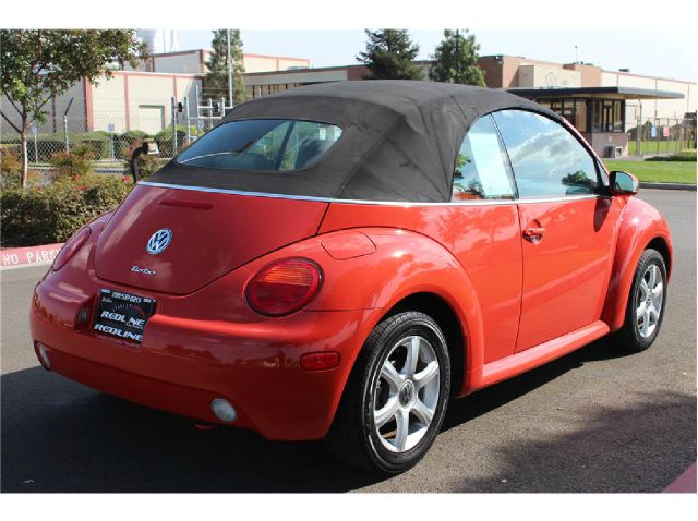 2005 Volkswagen New Beetle 3/4 Ton
