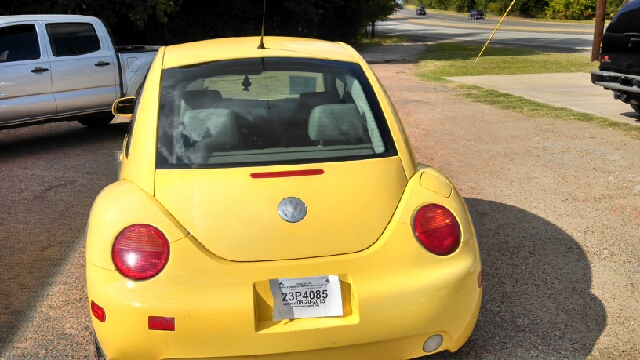 2005 Volkswagen New Beetle 143.5 LTZ