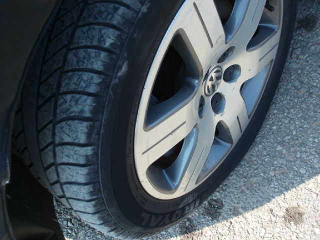 2005 Volkswagen New Beetle King Cab 4WD