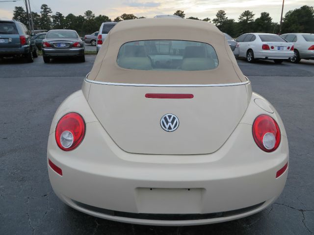 2006 Volkswagen New Beetle Reg Cab 118 WB