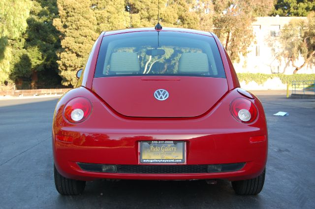 2006 Volkswagen New Beetle Reg Cab 135.5 WB 4WD DRW