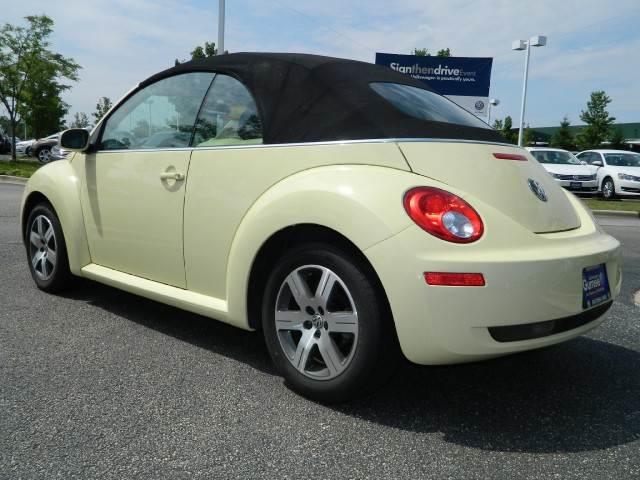 2006 Volkswagen New Beetle Ext Cab 123 WB LS Xtreme