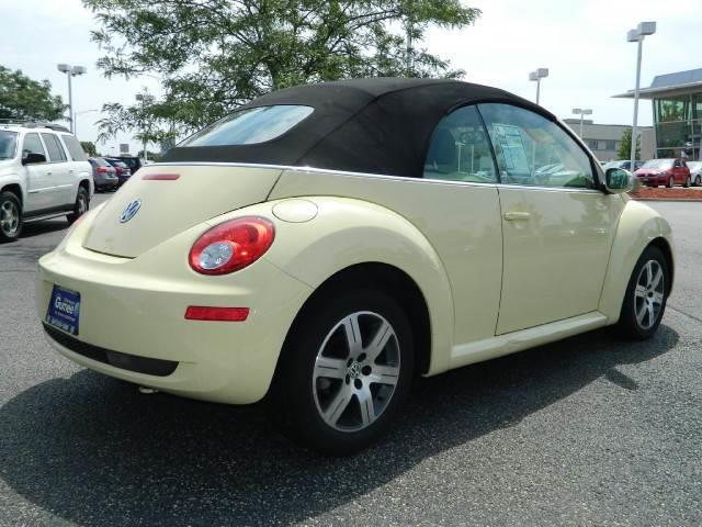 2006 Volkswagen New Beetle Ext Cab 123 WB LS Xtreme