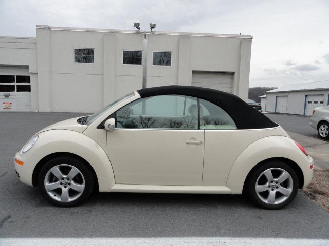 2006 Volkswagen New Beetle Reg Cab 118 WB
