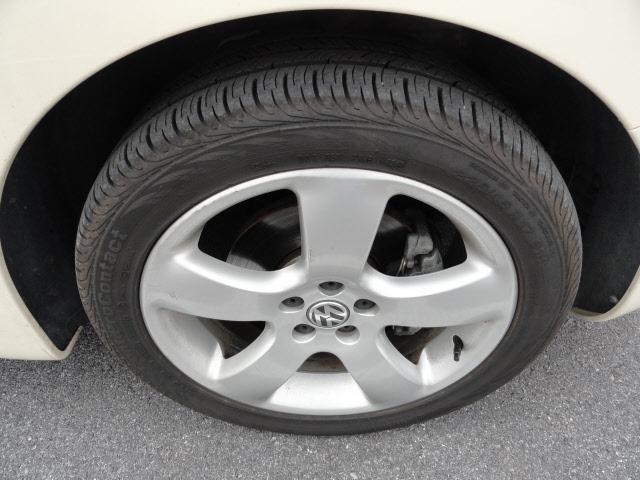 2006 Volkswagen New Beetle Reg Cab 118 WB