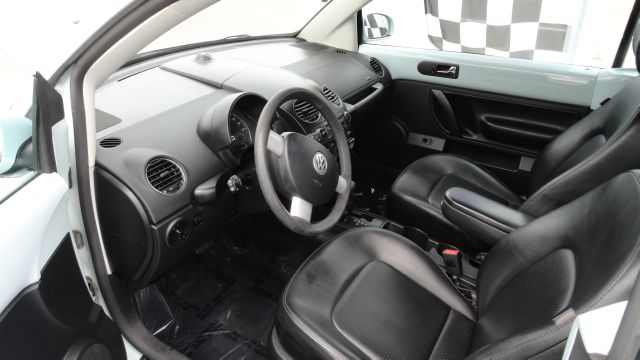 2006 Volkswagen New Beetle Reg Cab 118 WB