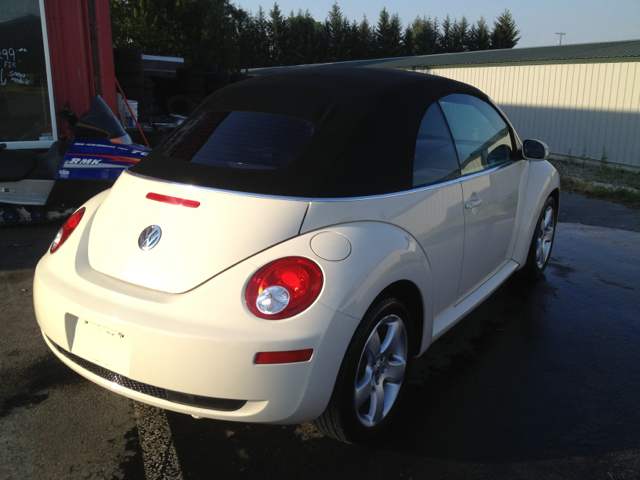 2006 Volkswagen New Beetle Reg Cab 118 WB