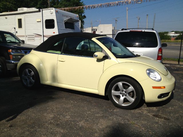 2006 Volkswagen New Beetle Reg Cab 118 WB