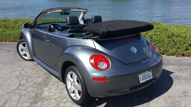 2006 Volkswagen New Beetle BASE W/1sv
