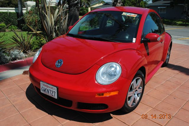 2006 Volkswagen New Beetle Reg Cab 135.5 WB 4WD DRW