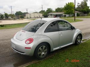2006 Volkswagen New Beetle DUMP LIFT
