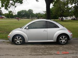 2006 Volkswagen New Beetle DUMP LIFT