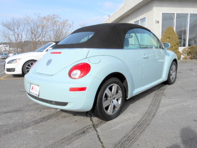 2006 Volkswagen New Beetle BASE W/1sv