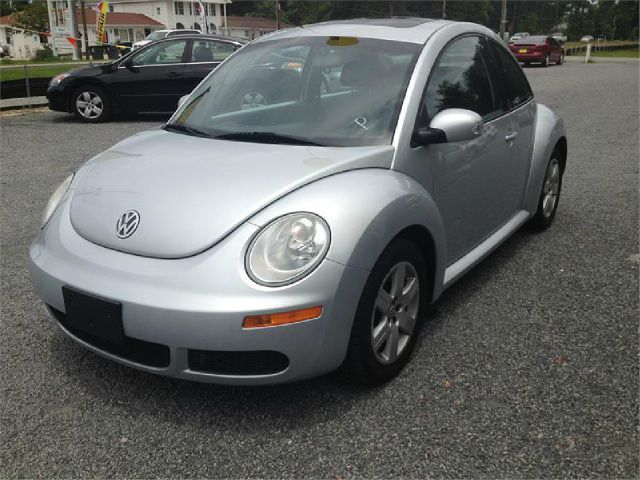 2007 Volkswagen New Beetle Reg Cab 135.5 WB 4WD DRW