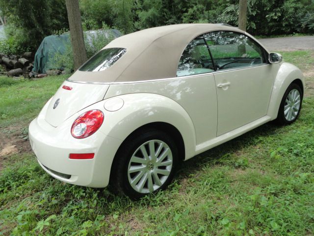 2009 Volkswagen New Beetle 2003 Toyota Sport