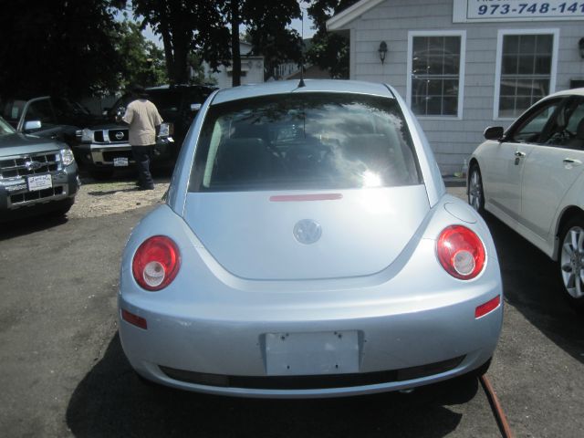 2010 Volkswagen New Beetle Reg Cab 135.5 WB 4WD DRW