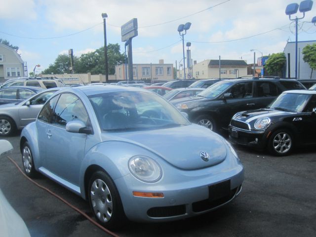 2010 Volkswagen New Beetle Reg Cab 135.5 WB 4WD DRW