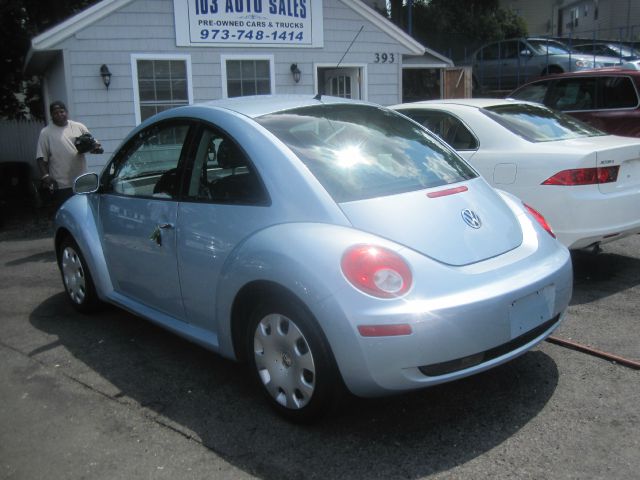 2010 Volkswagen New Beetle Reg Cab 135.5 WB 4WD DRW
