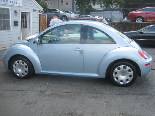 2010 Volkswagen New Beetle Reg Cab 135.5 WB 4WD DRW