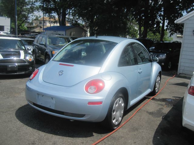 2010 Volkswagen New Beetle Reg Cab 135.5 WB 4WD DRW