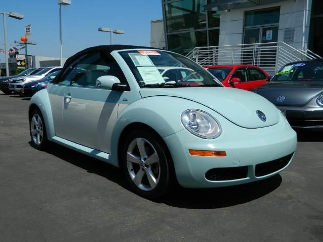2010 Volkswagen New Beetle LX FWD Sedan