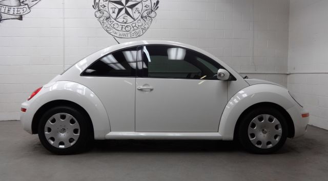 2010 Volkswagen New Beetle Reg Cab 135.5 WB 4WD DRW