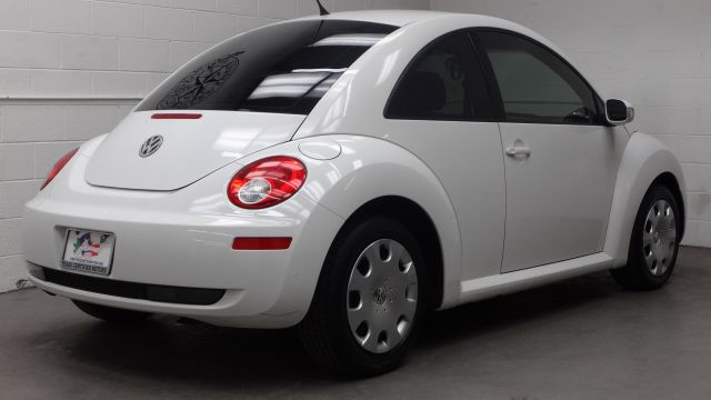 2010 Volkswagen New Beetle Reg Cab 135.5 WB 4WD DRW