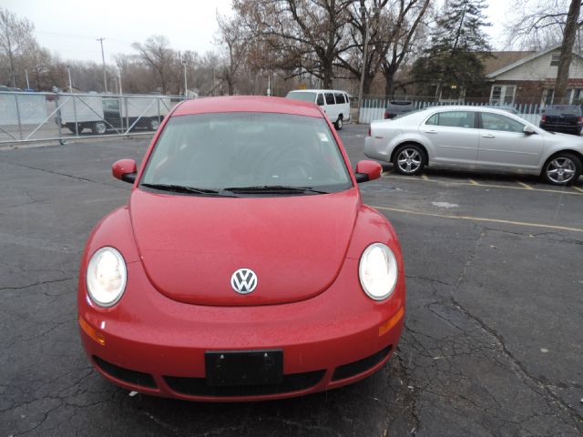 2010 Volkswagen New Beetle Reg Cab 135.5 WB 4WD DRW