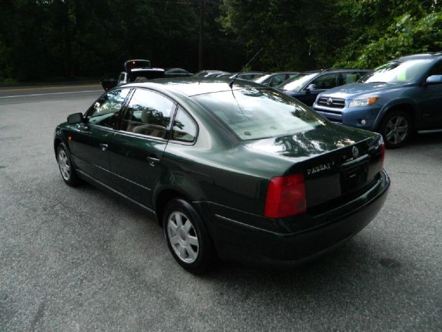 1998 Volkswagen Passat FWD 4dr Sport