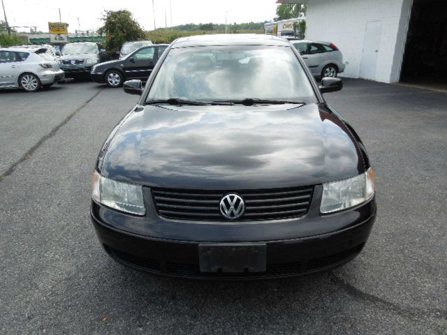 1999 Volkswagen Passat FWD 4dr Sport
