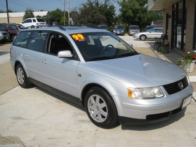 1999 Volkswagen Passat FWD 4dr Sport