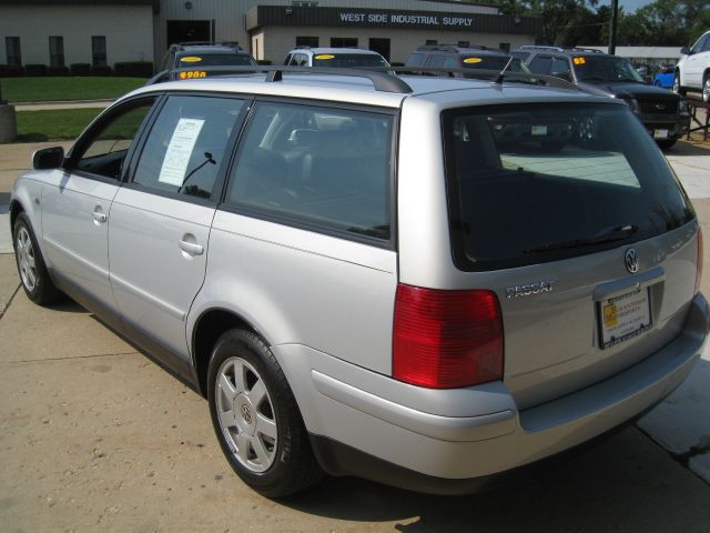 1999 Volkswagen Passat FWD 4dr Sport