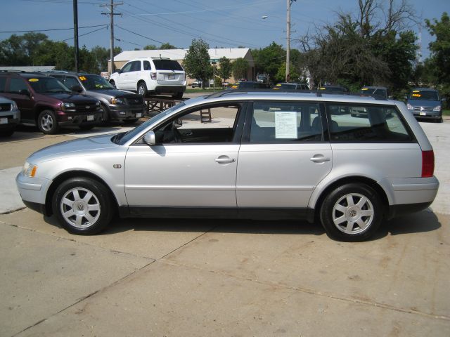 1999 Volkswagen Passat FWD 4dr Sport