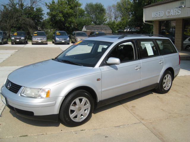 1999 Volkswagen Passat FWD 4dr Sport