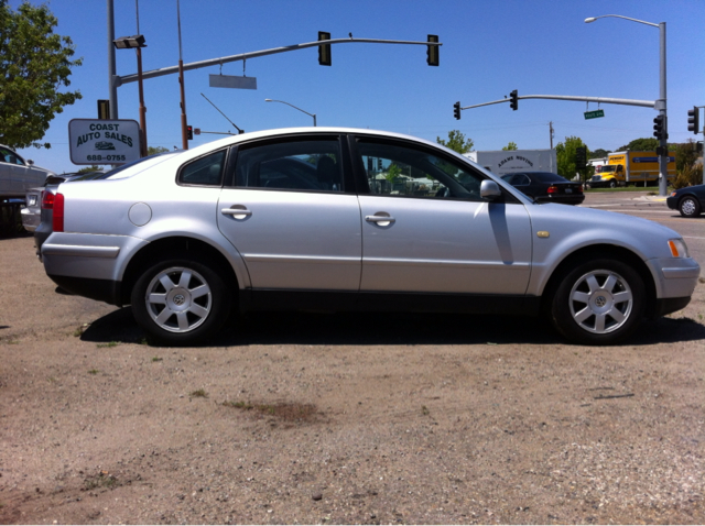 1999 Volkswagen Passat FWD 4dr Sport