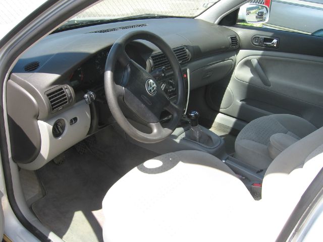 1999 Volkswagen Passat FWD 4dr Sport