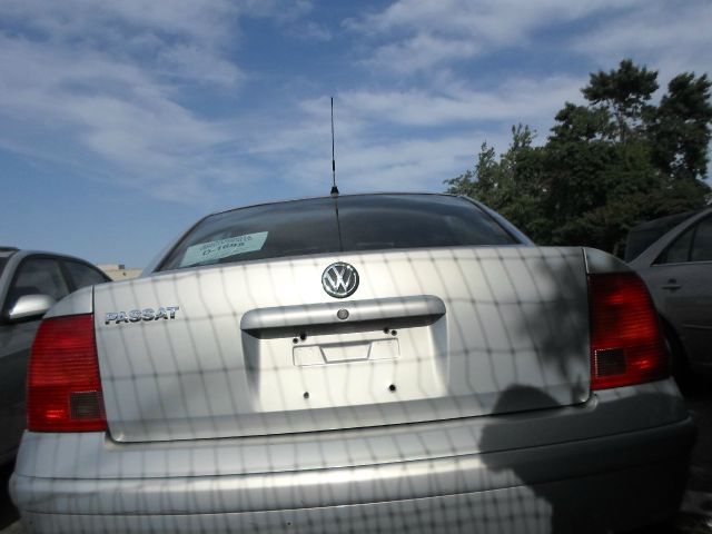 1999 Volkswagen Passat FWD 4dr Sport