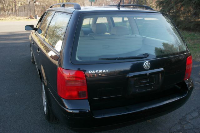 1999 Volkswagen Passat FWD 4dr Sport