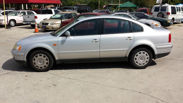 1999 Volkswagen Passat FWD 4dr Sport