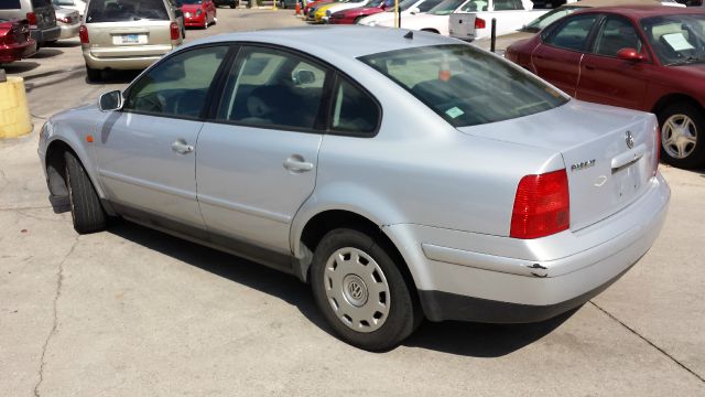 1999 Volkswagen Passat FWD 4dr Sport