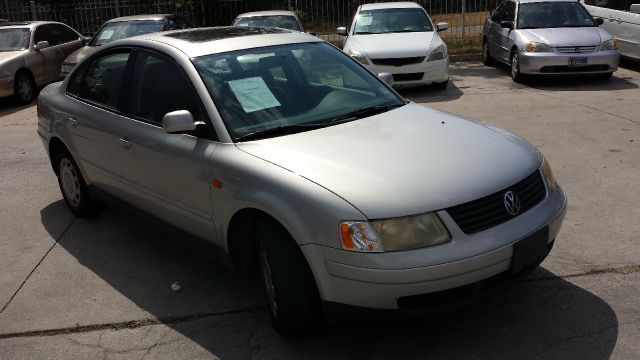 1999 Volkswagen Passat FWD 4dr Sport