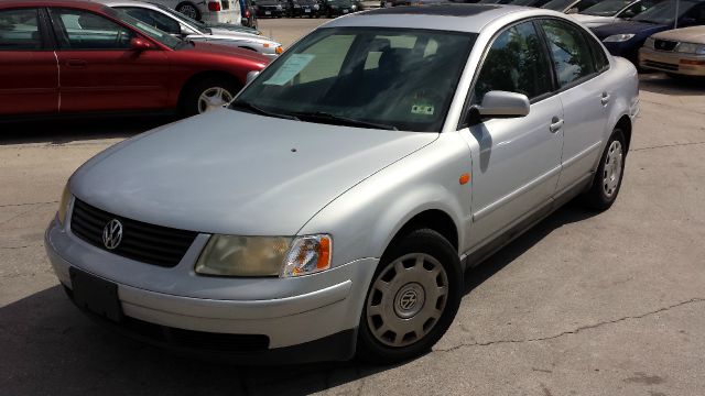 1999 Volkswagen Passat FWD 4dr Sport