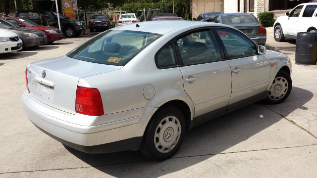 1999 Volkswagen Passat FWD 4dr Sport